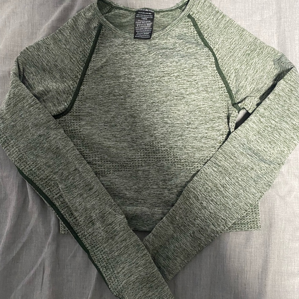 Victoria secret cropped workout shirt